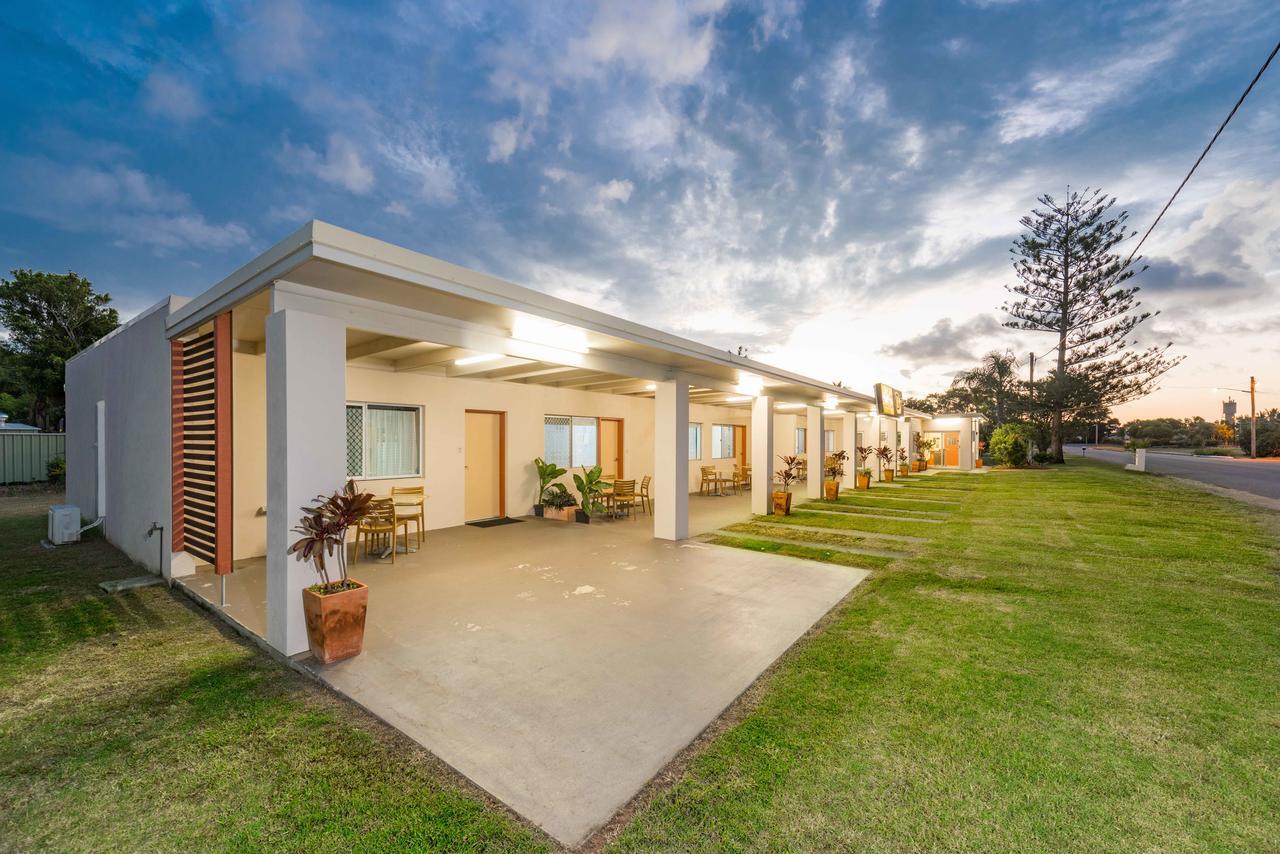 Moore Park Beach Inn Bundaberg Exteriör bild