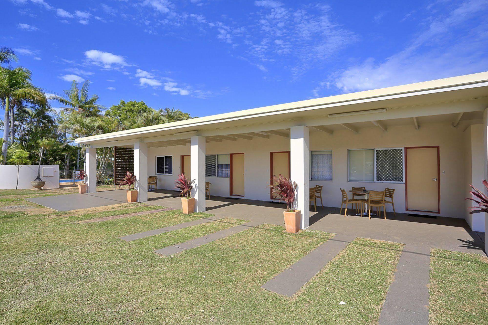 Moore Park Beach Inn Bundaberg Exteriör bild