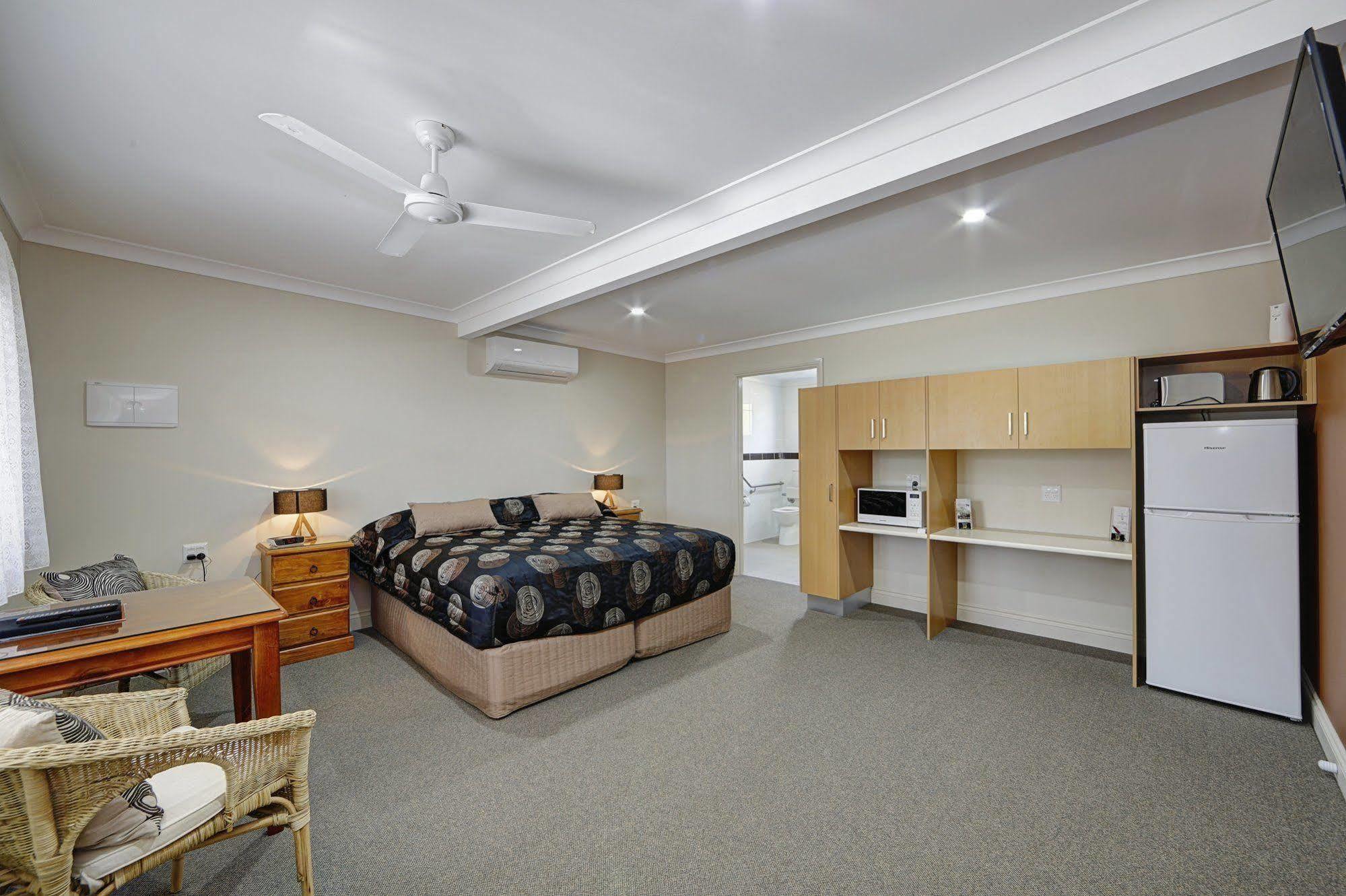Moore Park Beach Inn Bundaberg Exteriör bild